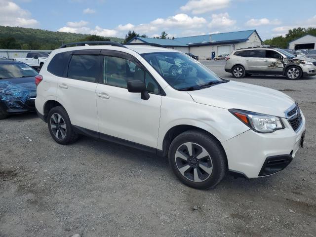 JF2SJABC1HH554410 - 2017 SUBARU FORESTER 2.5I WHITE photo 4