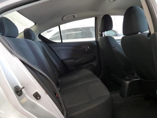 3N1CN7AP2FL907897 - 2015 NISSAN VERSA S Күміс фото 10