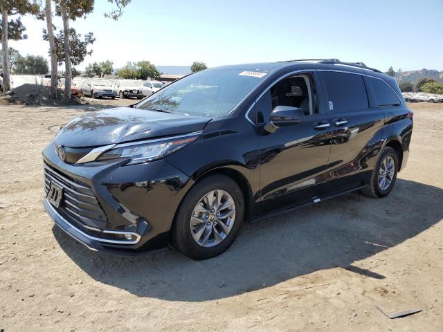 2022 TOYOTA SIENNA XLE, 