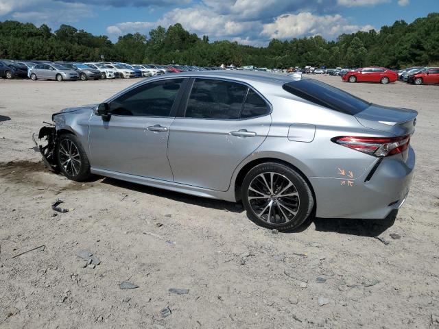 4T1B11HK8JU602751 - 2018 TOYOTA CAMRY L 银色 照片 2