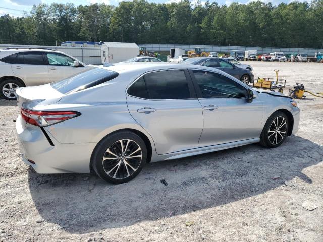 4T1B11HK8JU602751 - 2018 TOYOTA CAMRY L 银色 照片 3