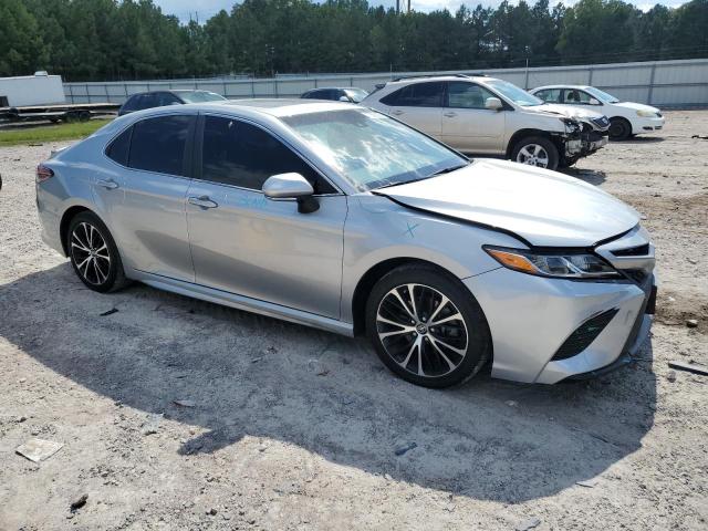 4T1B11HK8JU602751 - 2018 TOYOTA CAMRY L 银色 照片 4