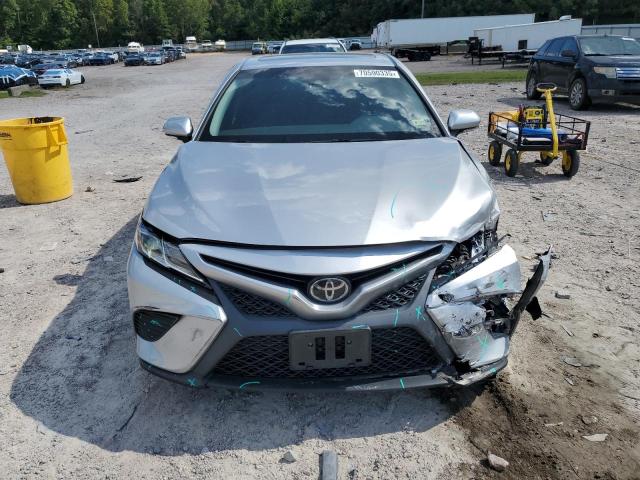 4T1B11HK8JU602751 - 2018 TOYOTA CAMRY L 银色 照片 5
