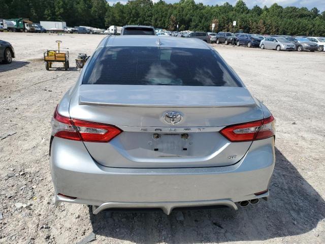 4T1B11HK8JU602751 - 2018 TOYOTA CAMRY L 银色 照片 6