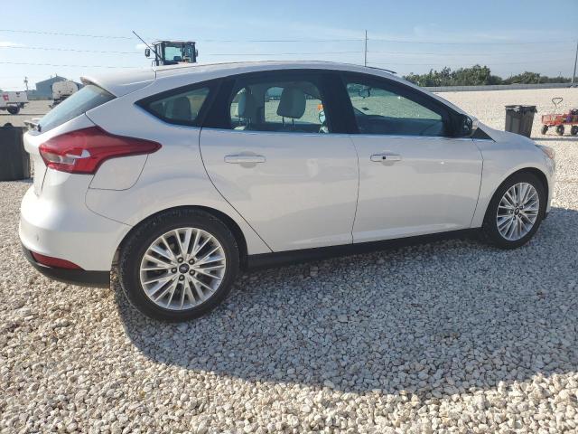 1FADP3N29JL240176 - 2018 FORD FOCUS TITANIUM WHITE photo 3