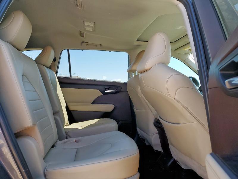 5TDGZRAH8MS537702 - 2021 TOYOTA HIGHLANDER XLE GRAY photo 11