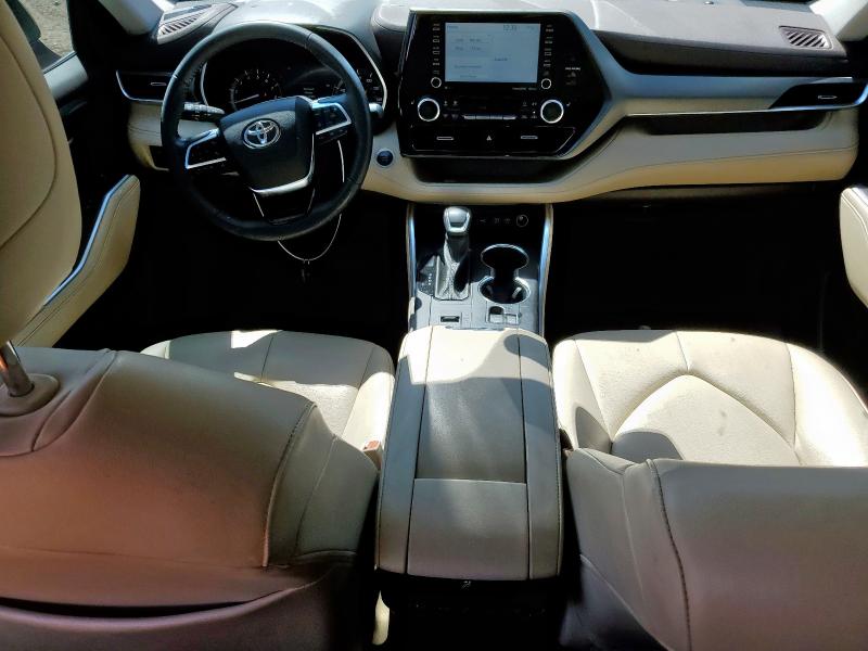 5TDGZRAH8MS537702 - 2021 TOYOTA HIGHLANDER XLE GRAY photo 8