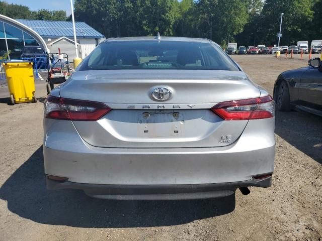 4T1C11BK6NU053182 - 2022 TOYOTA CAMRY LE SILVER photo 6