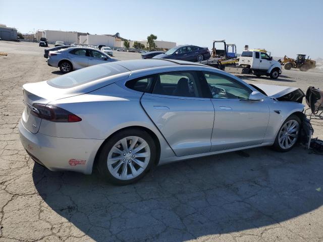 5YJSA1E2XJF247938 - 2018 TESLA MODEL S Srebrny zdjęcie 3