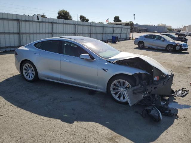 5YJSA1E2XJF247938 - 2018 TESLA MODEL S Srebrny zdjęcie 4