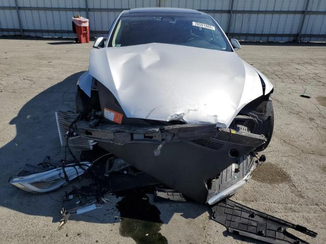 5YJSA1E2XJF247938 - 2018 TESLA MODEL S Srebrny zdjęcie 5