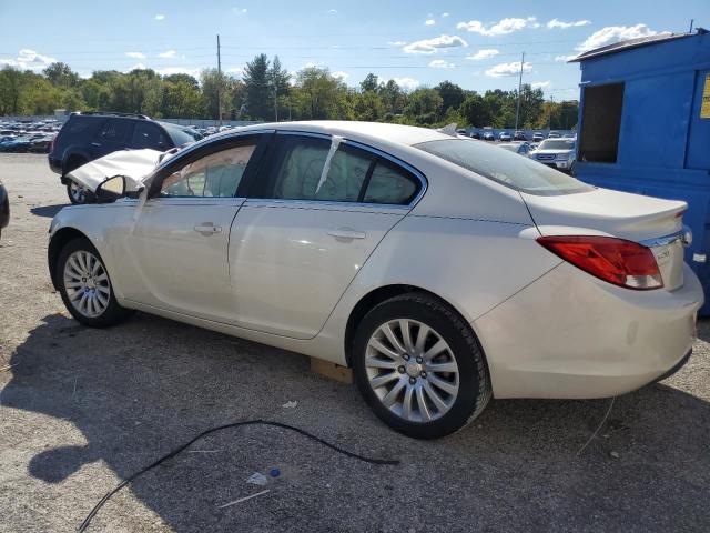 2G4GR5EK4C9133992 - 2012 BUICK REGAL WHITE photo 2