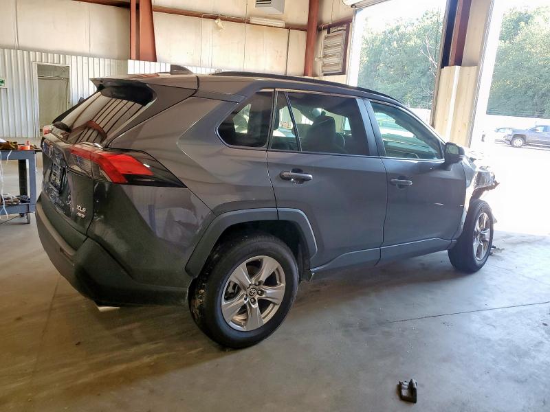 2T3P1RFV0PW391689 - 2023 TOYOTA RAV4 XLE GRAY photo 3