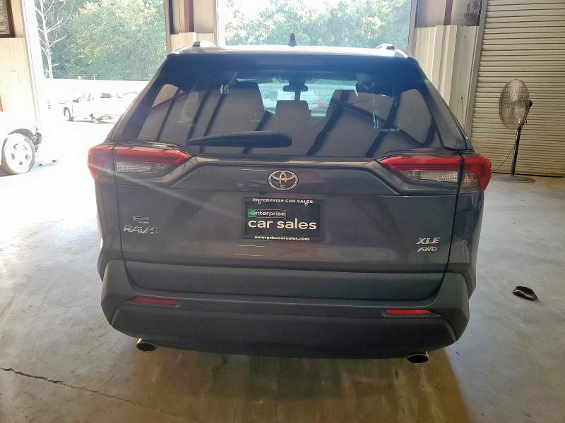 2T3P1RFV0PW391689 - 2023 TOYOTA RAV4 XLE GRAY photo 6