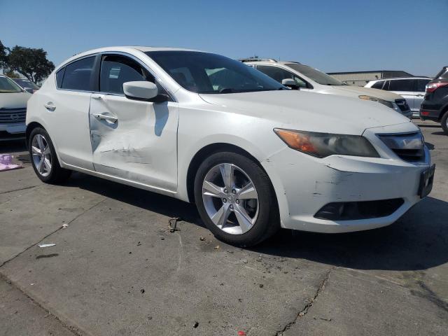 19VDE1F75EE007501 - 2014 ACUR ILX 20 TECH WHITE photo 4