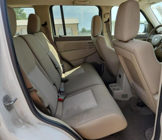1J8GN28K58W222049 - 2008 JEEP LIBERTY SPORT WHITE photo 11