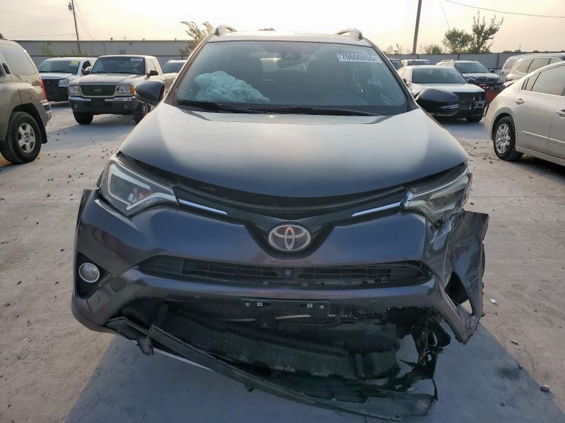 2T3YFREV7JW444192 - 2018 TOYOTA RAV4 LIMITED 灰色 照片 5
