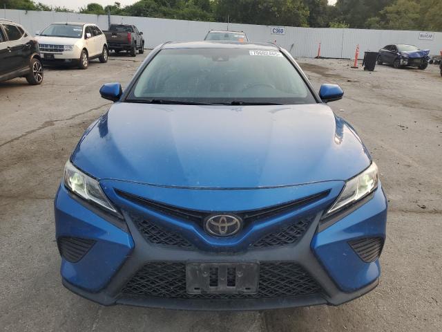 4T1B11HK8KU226618 - 2019 TOYOTA CAMRY L BLUE photo 5
