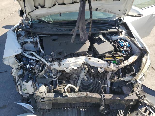 5YFBURHE9JP796076 - 2018 TOYOTA COROLLA L WHITE photo 11