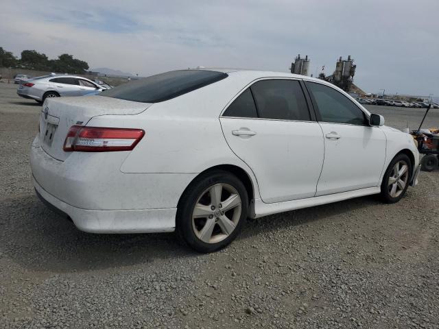 4T1BF3EK6AU578497 - 2010 TOYOTA CAMRY BASE WHITE photo 3