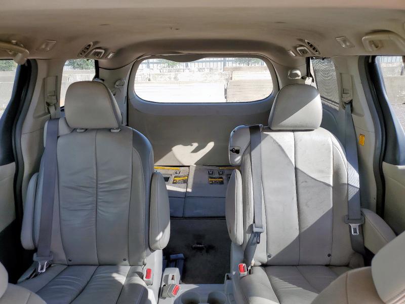 5TDKK3DC8BS145411 - 2011 TOYOTA SIENNA LE Złoty zdjęcie 10