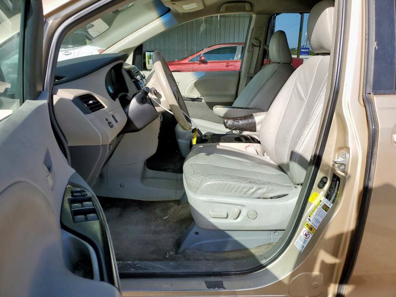 5TDKK3DC8BS145411 - 2011 TOYOTA SIENNA LE Złoty zdjęcie 7