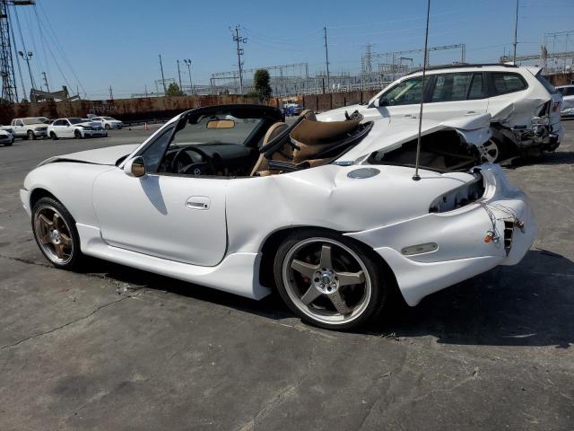 JM1NB353320224435 - 2002 MAZDA MX-5 MIATA BASE WHITE photo 2