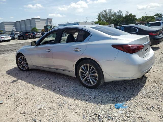 JN1EV7AP1JM357051 - 2018 INFINITI Q50 LUXE Серебристый фото 2