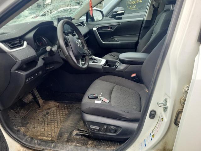 2T3R1RFV8MC227130 - 2021 TOYOTA RAV4 XLE Weiß Foto 7