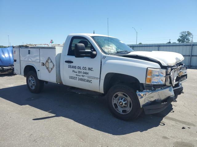 1GB0CVCG4DF133090 - 2013 CHEVROLET SILVERADO C2500 HEAVY DUTY WHITE photo 4