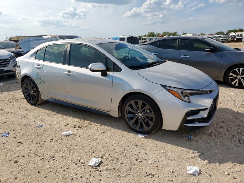 JTDP4MCE9RJ104916 - 2024 TOYOTA COROLLA SE SILVER photo 4