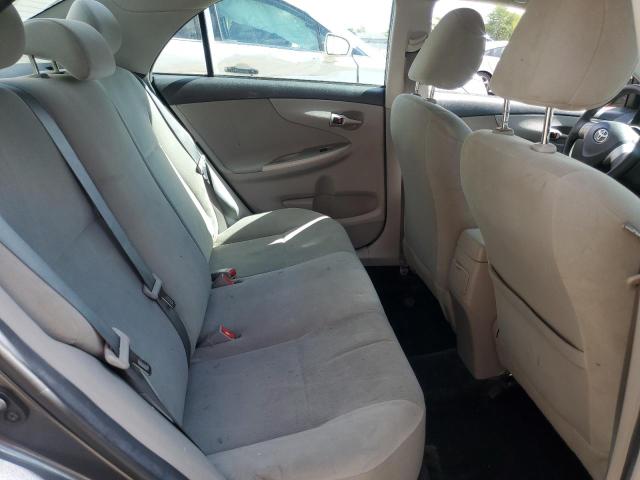 2T1BU4EE1DC985638 - 2013 TOYOTA COROLLA BASE Grafitowy zdjęcie 10