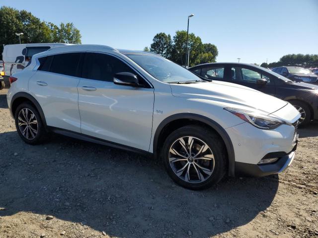 SJKCH5CR4HA038637 - 2017 INFINITI QX30 BASE 白色 照片 4