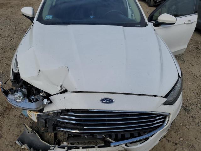 3FA6P0LUXKR210828 - 2019 FORD FUSION SE Blanc photo 11