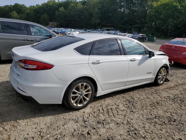 3FA6P0LUXKR210828 - 2019 FORD FUSION SE Blanc photo 3