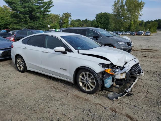 3FA6P0LUXKR210828 - 2019 FORD FUSION SE Blanc photo 4
