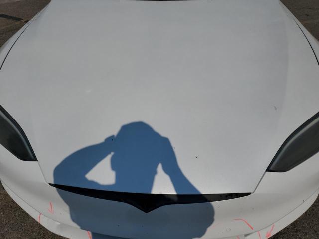 5YJSA1E42LF379600 - 2020 TESLA MODEL S WHITE photo 11