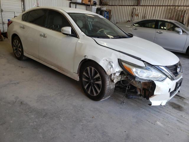 1N4AL3AP3HC252415 - 2017 NISSAN ALTIMA 2.5 WHITE photo 4