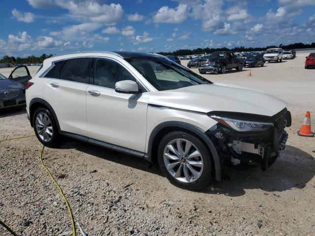 3PCAJ5M32LF101355 - 2020 INFINITI QX50 PURE WHITE photo 4