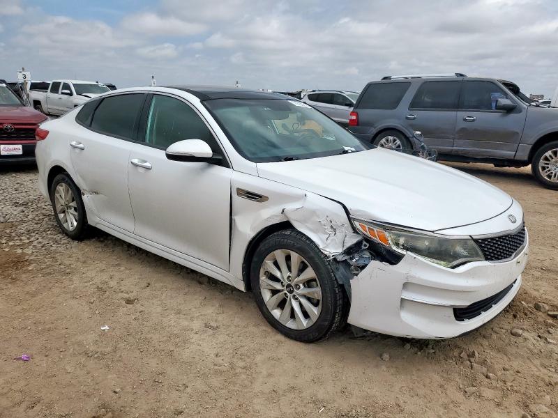 5XXGU4L36JG220548 - 2018 KIA OPTIMA EX WHITE photo 4