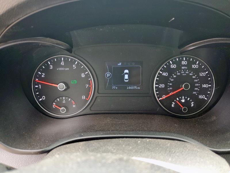 5XXGU4L36JG220548 - 2018 KIA OPTIMA EX WHITE photo 9