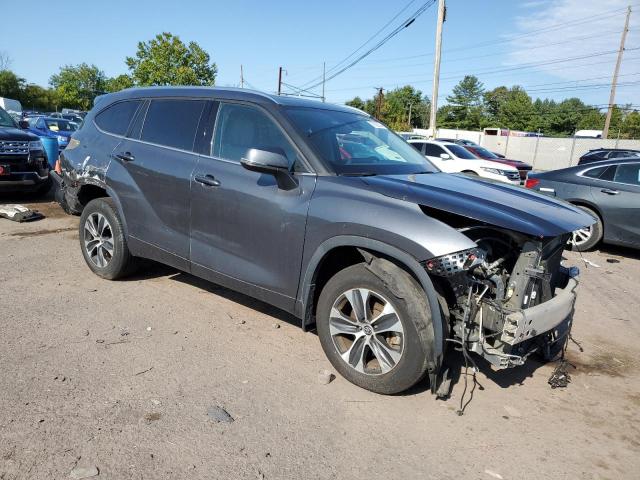 5TDHZRBH8MS062698 - 2021 TOYOTA HIGHLANDER XLE GRAY photo 4