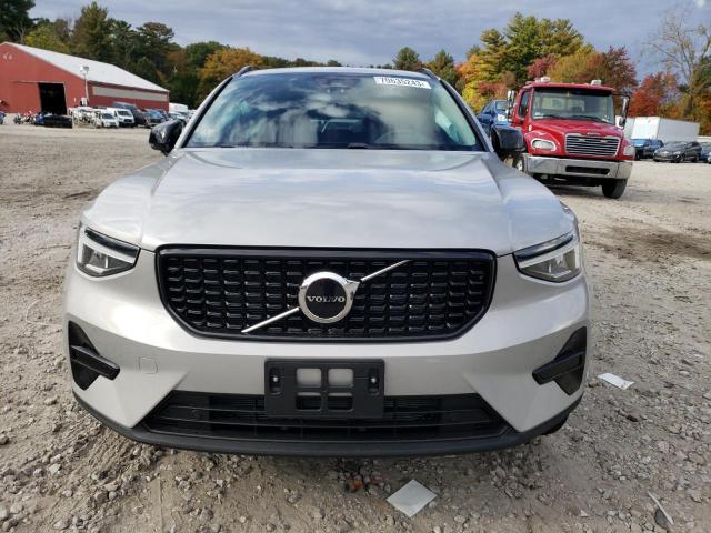 YV4L12UK4R2214361 - 2024 VOLVO XC40 CORE SILVER photo 5