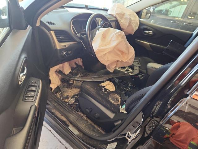 1C4PJLCB0HW586752 - 2017 JEEP CHEROKEE LATITUDE BLACK photo 8