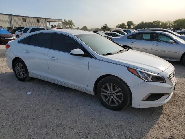 5NPE24AF1HH453049 - 2017 HYUNDAI SONATA SE WHITE photo 4