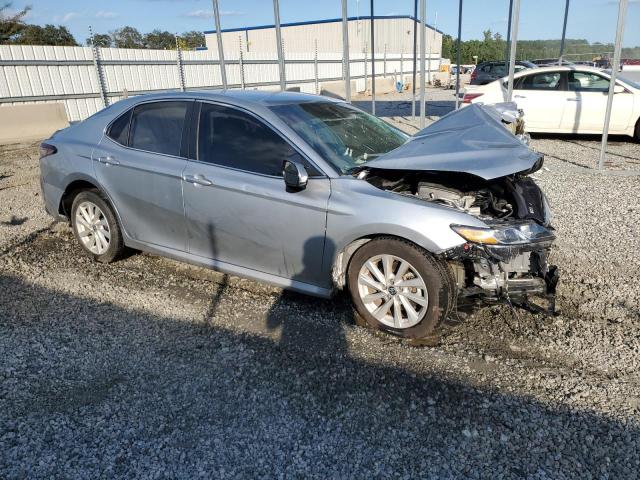 4T1C11AK3NU628422 - 2022 TOYOTA CAMRY LE SILVER photo 4