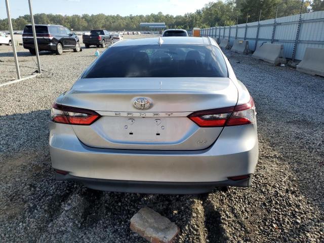 4T1C11AK3NU628422 - 2022 TOYOTA CAMRY LE SILVER photo 6