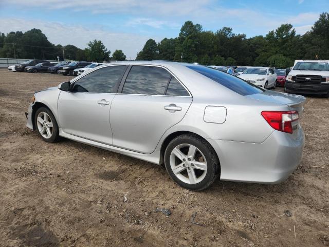 4T1BF1FK2CU616832 - 2012 TOYOTA CAMRY BASE SILVER photo 2