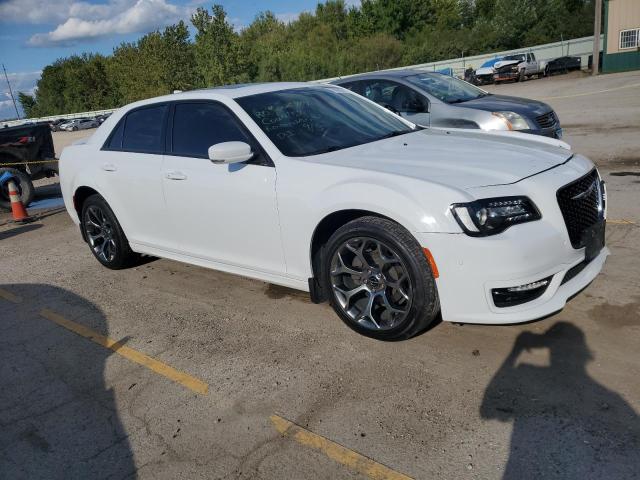 2C3CCABG8JH130145 - 2018 CHRYSLER 300 S WHITE photo 4