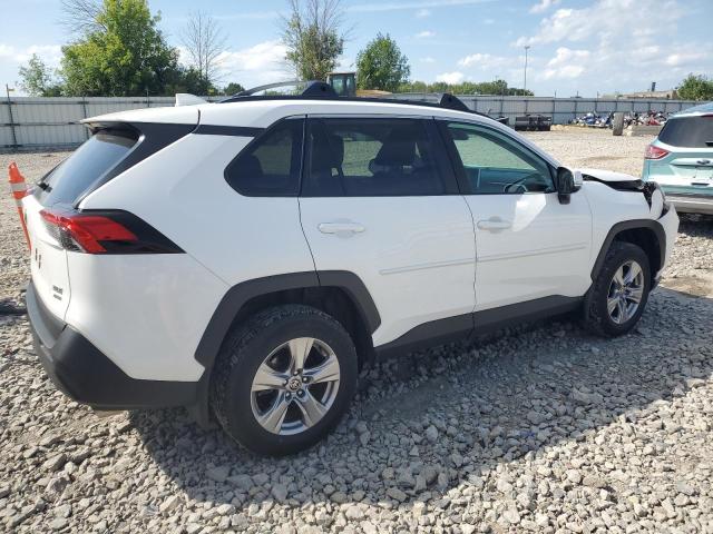 2T3P1RFV4PC332713 - 2023 TOYOTA RAV4 XLE WHITE photo 3